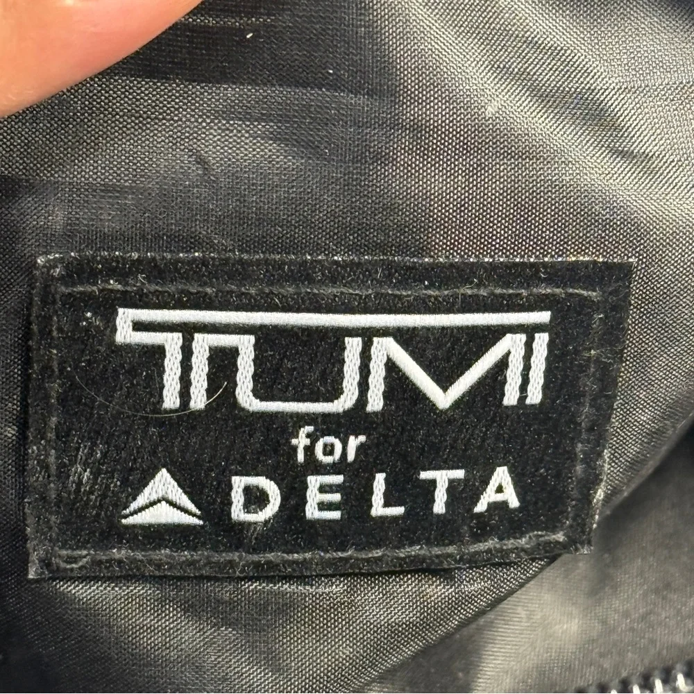 Tumi for Delta Bag Travel Trip Vacation Cosmetics Makeup Designer Luxury EUC